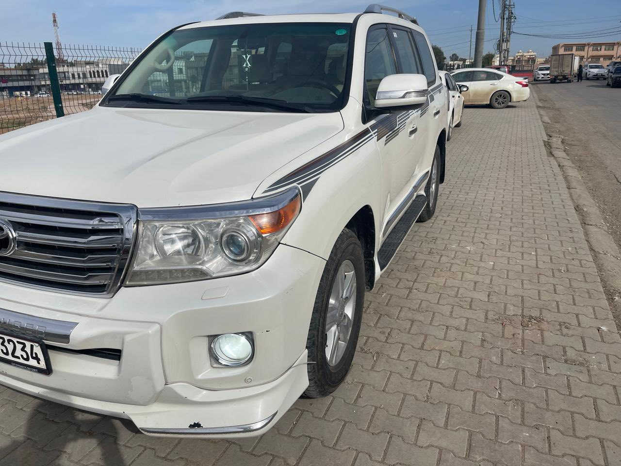 🚗 للبيع: تويوتا لاندكروزر GXR 2014 - V8 (خليجي) 🚗
🔹 المحرك: 8 سلندر 4.6 لتر
🔹 ناقل الحركة: أوتوماتيك
🔹 الوقود: بنزين
🔹 وارد خليجي
🔹 الممشى: 214,000 كم
🔹 رقم: أربيل
🔹 الحالة: كلين تايتل (السونار مرفق مع الصور)

✨ المواصفات:
✔️ كاميرا أمامية 
✔️ حساسات أمامية وخلفية
✔️ نظام التحكم على المنحدرات
✔️ فتحة سقف
✔️ تشغيل بصمة
✔️ مثبت سرعة
✔️ شاشة عرض
✔️ مقعد كهربائي
✔️ مصابيح زينون
✔️ تشغيل عن بعد
✔️ صندوق تبريد
✔️ إغلاق أبواب ناعم

💰 السعر: 42,500 دولار (قابل للتفاوض)
📍 الموقع: كركوك

📩 للاستفسار يرجى التواصل على الخاص


**إذا كنت صاحب هذا الإعلان وتريد حذفه لأي سبب، رجاءا أرسل رسالة إلى الدعم الفني**