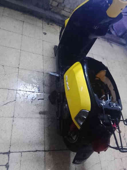 السلام عليكم دراجة ماكس بوليس ليموني 🍋🍋 نوزل الدراجه خير من الله شغاله سلف هندر بكل وقت مكينه ناعمه  كهربائية شغاله لايت بكلايت اشاير  السعر 450 وبيها مجال مكاني الدوره أبو دشير تواصل (***********)منتظر الجوراني واتساب فقط
