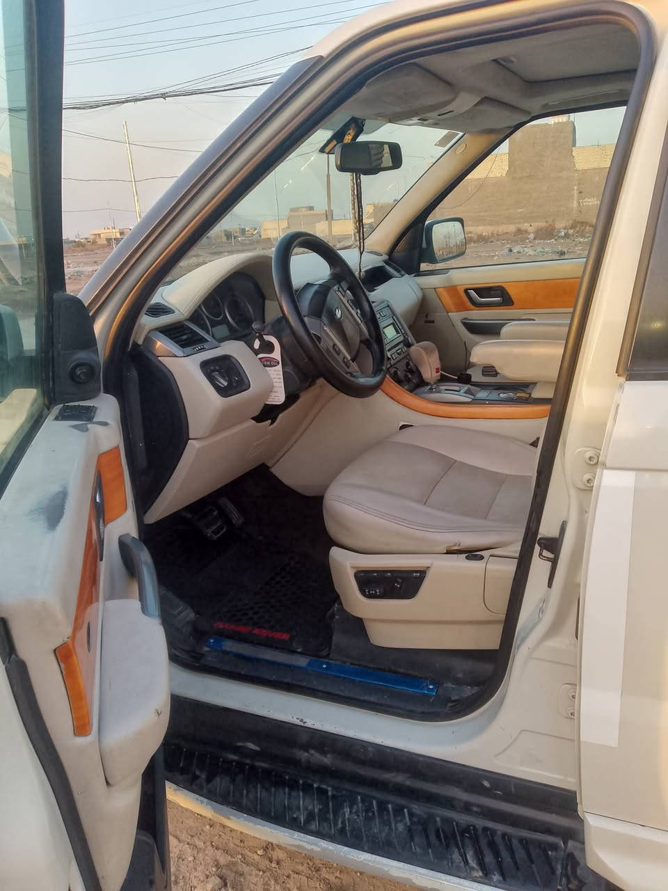 سلام عليكم رانج الوفر 2008 سياره خليجيه سيارة مفوله مكلف بل نشرر ***********
***********
