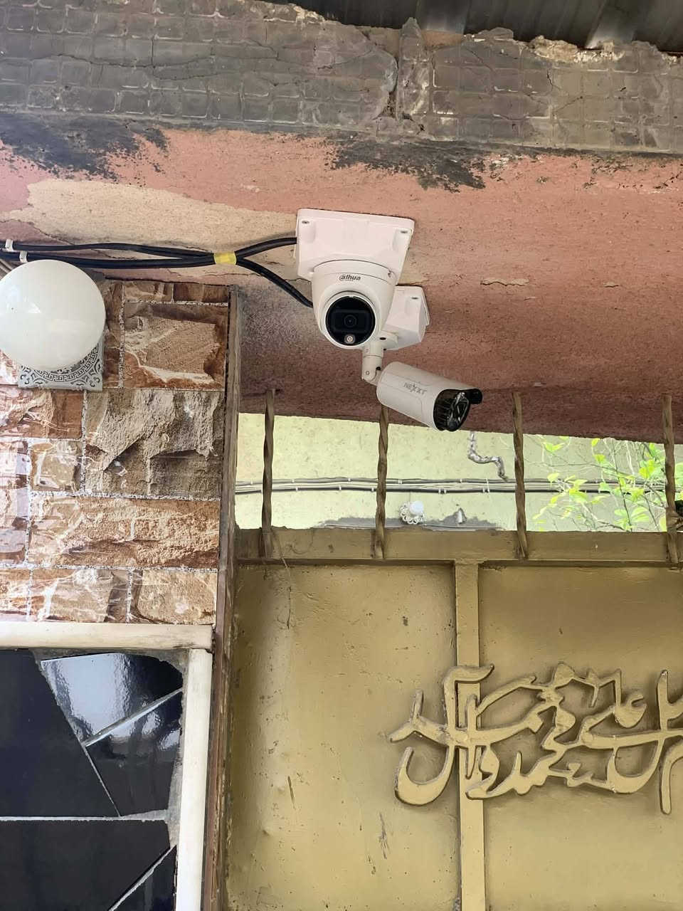 إتقان العمل ..فضل من الله .تم بفضل الله عمل وتجهيز كامرات شركة دهوا 2ميكا بكسل نظام دائري نظام صوت عدد 5 واضافه 3 تم تنصيب 8 كامره اصلي ضمان في طويريج منزل العزيز  السيد ابوبشار .وربطها علئ الهواتف الذكيه عمل.وتجهيز وصيانه كافة انواع الكامرات اصلي ضمان وبانسب الاسعار السده.المفرق للاستفسار الاتصال *********** متواجد عالرقم دائما
