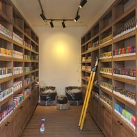 فاترينات للبيع العدد 12 قطعه مع ميزين  القياس 2.5 متر في 1 متر نزال 30...