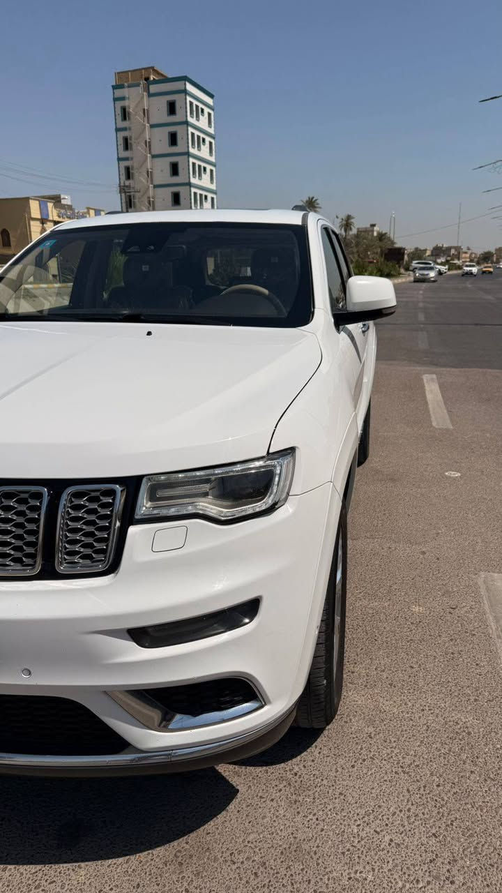 الي يدور قطعه مميزه ومواصفات فول الفول
سلام عليكم….. جيب( سومت) اعلى فئه ام الرادار 
الموديل 2020 (خليجي) . 
اللون: ابيض رقم بغداد بأسمي  
المحرك : V6.  3.6L . 
العداد :  75 الف  .
رقم بغداد الجديد (11)  بسمي تحويل ثاني يوم 
مكفوله من صبغ و البارد والتبديل 
سياره ارضيات الشركه و العدة ما مفتوحه لحد هسه جدد 
سياره من النوادر ممتعه بالقياده 
المواصفات /////:::::::::
* دفع رباعي 4x4..
*نضام التعليق الهوائي (جكات )
*شاشات خلفيه عدد 3
* رادار جانبي مع مانع تصادم .
* تحذير الخروج عن المسار ⚠ . 
* تحذير النقطة عمياء ⚠ .
*داخل بيجي مطعم بالصاج 
* نظام الاسطفاف الآلي (اوتو بارك) .
* ويل قياس 20 انج .
* سقف بانوراما . 
* شاشه كبيرة 8.4 انج . 
* نظام الخرائط (GPS) .
* ستيرن كهربائي . 
* المصابيح الأمامية زنون .
*بخاخ ماء لتنظيف المصابيح الاماميه 
* كشافات الضباب زنون .     
* تشغيل عن بعد .
*بصمات سياره بلاديه عدد 2
* صندوق كهربائي .
* مقصورة الركاب من الجلد الفاخر .
* حفظ وضعيات الجلوس (ميموري) . 
* المقاعد الأمامية كهربائية .
* المقاعد الأمامية تبريد وتدفئة .
* المقاعد الخلفية تدفئة .
* مشغل اقراص CD/DVD . 
* سستم صوت هارمون كوردون . 
* حساسات أمامية
* حساسات خلفية . 
* كاميرا خلفية .
* تدفئة ستيرن . 
* بخاخ ماء على المصابيح الامامي.
* المرايا الجانبية قابلة للطي أوتوماتيك 
* مرايا متحسسه للضوء العالي . 
* مانع تصادم خلفي .. 
*شفتات بالستيرن
* بلوتوث تلفون . 
* محدد سرعة . 
* نظام التشغيل والاطفاء الاوتوماتيكي ( Auto Start System ) .
* نظام بريك اوتماتيكي ( Auto Break System ) .
سياره نظيفه جدا معتني بيها كير محرك دواخل نظيفه /السعر 350 وبيهه مجال مكان السياره كربلاء/ ***********
