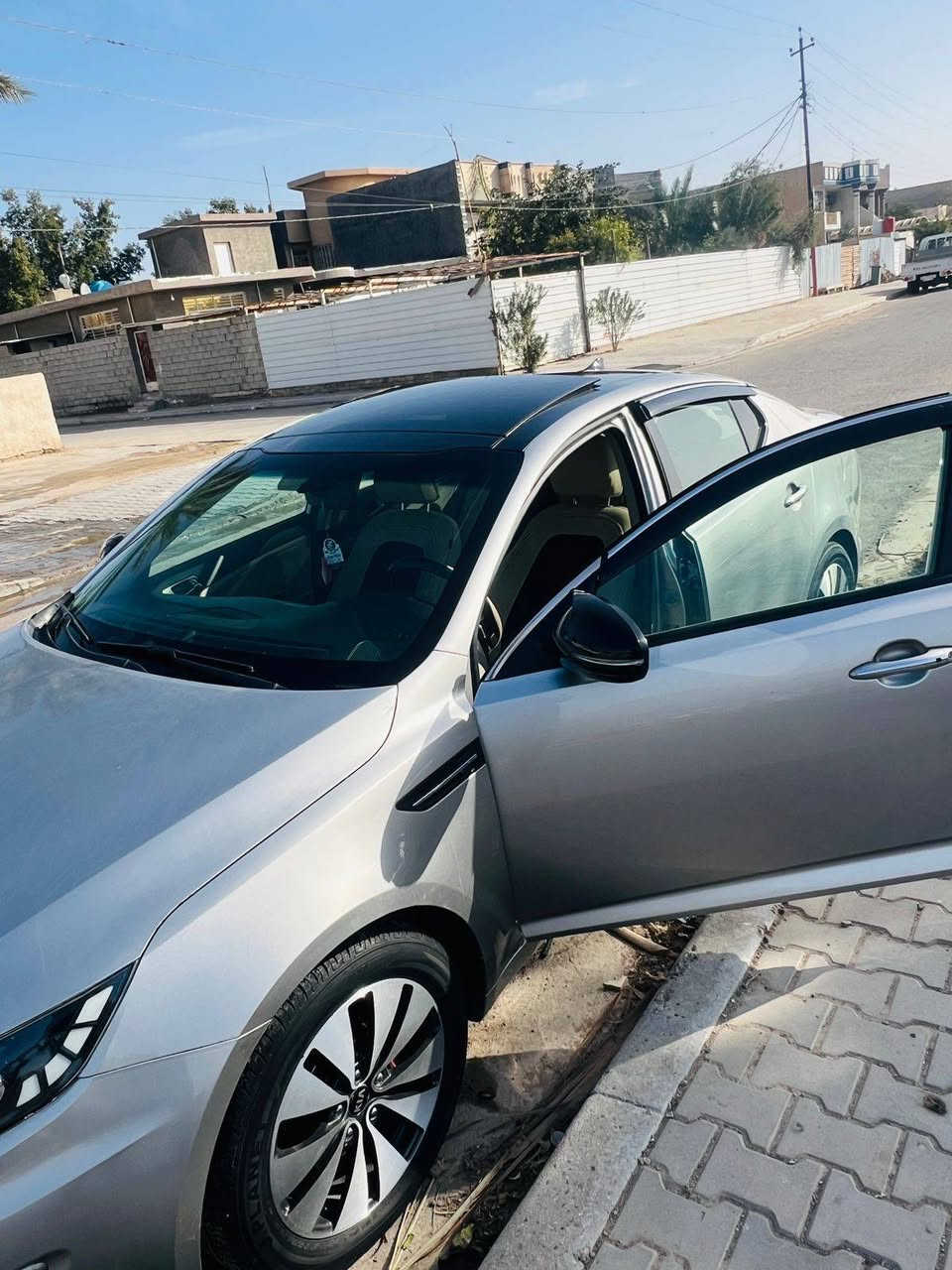 سلام عليكم للبيع اوبتما اعلى فئه ٢٠١٢ فول موصفات الاخير رقم بغداد هزه وسنويه جدد
وارد امريكي محرك ٢٤٠٠ وكير جدد بيه صبغ جامغ وبنيد بدون داخل تبريد ثلج بسمنه بنورامه  بصمه  تشغيل +ابواب كشنات كهرباء خزن ميموري  جلد داخل لونين بيجي صاج تحكمات حساس 
كامره مسجل دمام خلفي امامي 
عنوان بغداد الاتصال *********** بغداد, العراق
