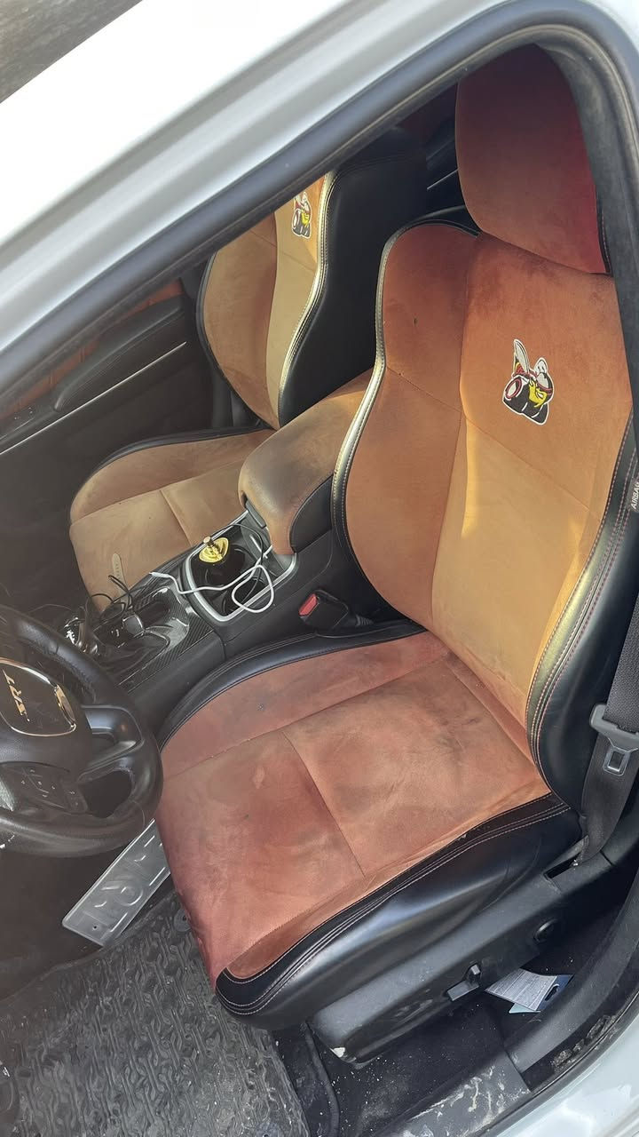 السلام عليكم
غرفة جارجر كامله للبيع هي وبطانين الابواب
الكشنات حضن وافتحهن من السياره مباشره لليريدهم
سعرها 225$ 

مكاني موصل ***********
