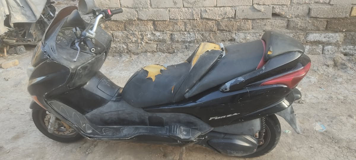 السلام عليكم فورزا 0/8 شغالات ثنينهن تنگر سلف وتطلع 
أبيعك كوم حديد لاتگلي شبيها مابيها ابيع كوم حديد
السعر ثنينهن 900 وبيهن مجال قليل للشراي 
واتساب *********** وانا بلخدمه
الناصريه مركز
