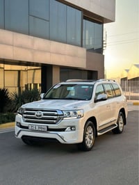 لاندكروزر GXR • ٢٠١٧ • ١٠٠٠٠٠ كم