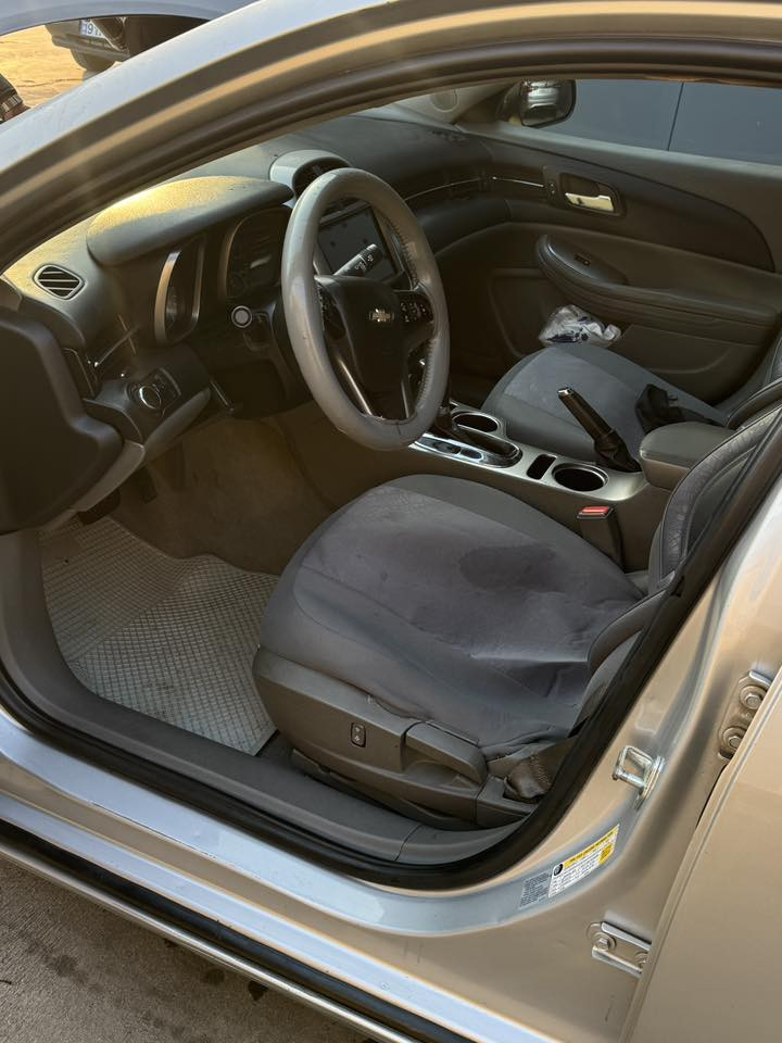 مالیبۆ ٢٠١٦ سلڤەر ٢.٥ ی مەرغووبی ٨ گێڕ ، دوو دەرگا بۆنیت بۆیاخ بەبێ ژوور ئێرباگ سیستەم و گێڕ و مەکینە و کارەباییەت بەشەرت ٢٢٠ هەزار کیلۆمەتر ڕۆشتووە ، رەقەم سلێمانییە و لە سلێمانییە سەیارەکە نرخی ١٠٨ وەرەقە و معامەلە 
***********
