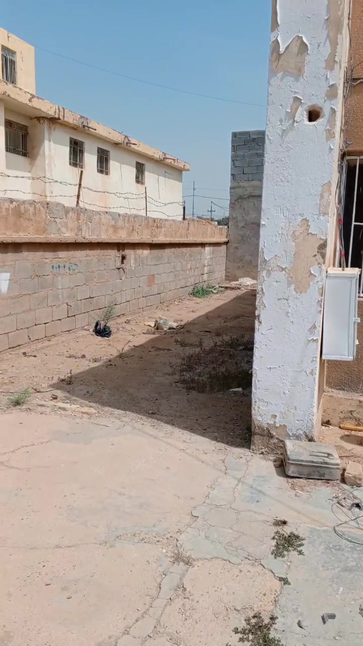 سلام عليكم .
للايجار ... بيت نون (السيسي) بجانب مدرسة النبراس الابتدائية  جاهز للسكن .
بدل الايجار  200.000 
على أن يتعهد المستأجر بدفع أجور جباية الماء والكهرباء 
للتواصل اتصال او واتساب
***********
***********
