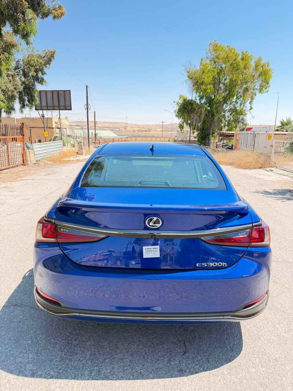لكسز Es 300 موديل 2024 فئه F sport 
 كامرات 360
ضرر بنيد وجاملغ وبيها كلير ب امريكا 4 ابواب
رقم أربيل ترقيم جديد
*********** واتساب
