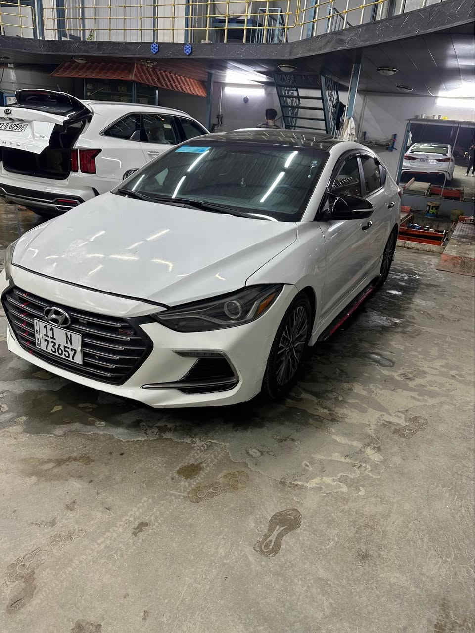 سلام عليكم لبيع هونداي لنتره لون ابيض مديل 2018 فول للخير سبورت 
فول فتحه تحكم ستيرن جهتين
كيوره بلستيرن حساسات ماميه خلفيه شاشه اصل كشن حضن جلد سبورت ثلاثه انظمه قياده نظام تحديد مسار نضم قفل سيرن نظام قفل سرعه لد مامي اربع عدسات لايت مامي +لد مامي رادار امامي تبريد بيانو رقم بغداد دولي جديد سنويه لل2030 تحويل موجود سياره تيربو مكينه كير حداديه تبريد مامفتوح بيهن رقي وسياره جاهزه من كلشي لف ماتصرف عليه وبل عافيه علا ياخذه نضيف وحلوه سياره 
سعر120وبيه مجال رقم الهاتف *********** النجف, العراق
