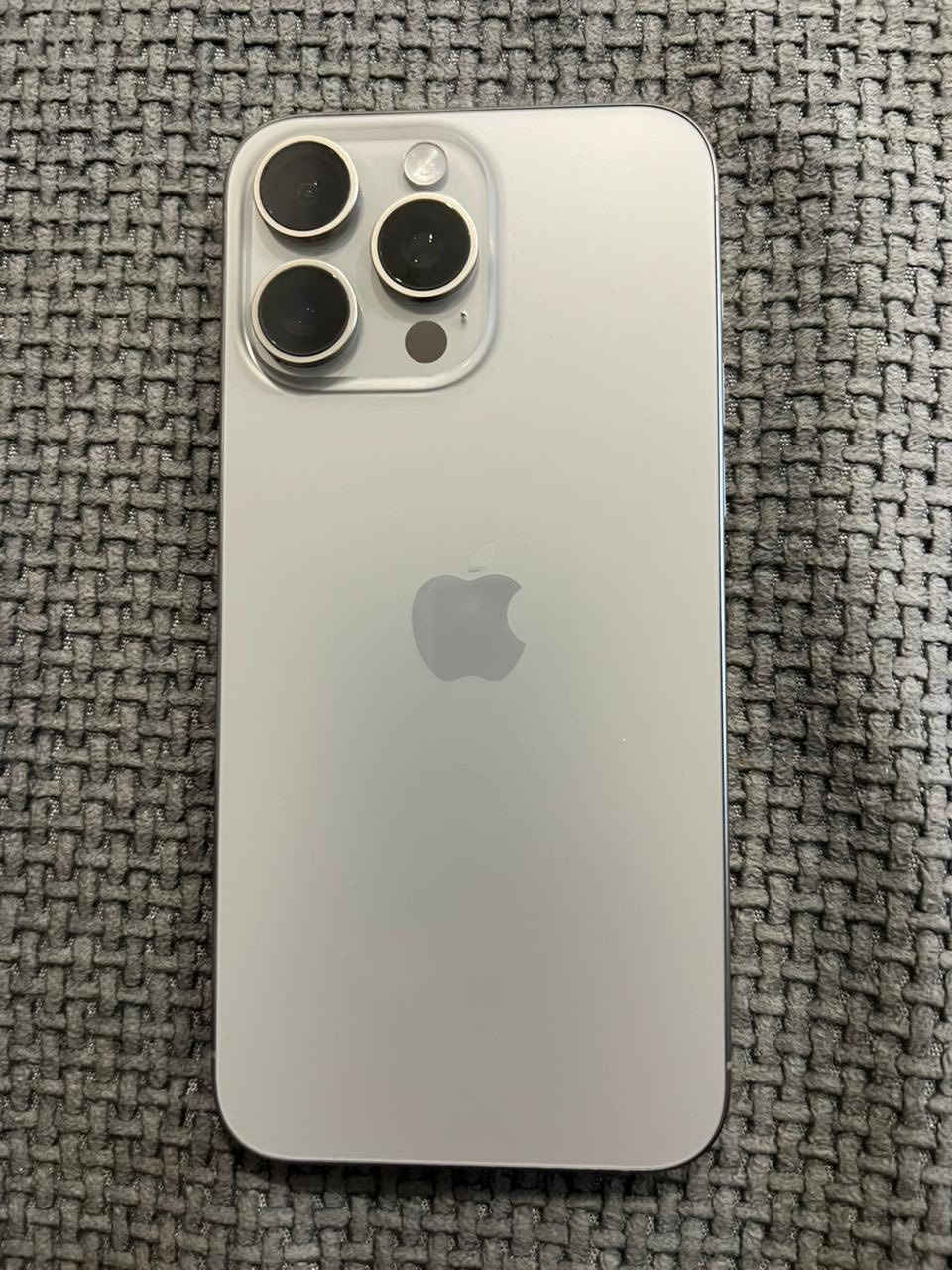 السلام عليكم
15 برو ماكس شرق اوسط 
بطاريه 86 
ذاكره 256
الون تيتانيوم 
المكان بغداد العامريه
السعر 1150 وبي مجال للطيبين 
يجي ويا كيبل وكاله وشاحنه من عندي اصليه وكارتون
للتواصل ***********
