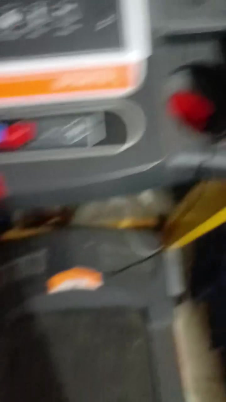 جهاز جري للبيع  استعمال سبوع فقط جهاز جديد ونظيف
السلام عليكم جهاز مال رياضه بعده بالكيس بعد نظيف جبناه وما حد لعب بيه وظل مضموم بالغرفه الشراي يتفضل خاص مو شري  تتعبني مكاني كربلاء *********** ملاحظه جهاز جديد بس بتراب بي
