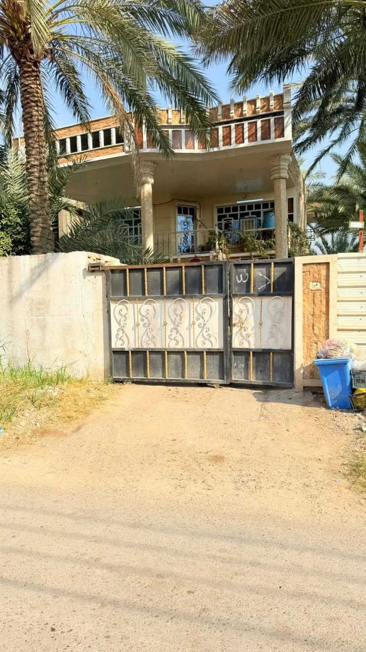 السلام عليكم ورحمة الله وبركاته 
دار للبيع المساحه 600م ملك طابوصرف  مساحة البناء 250م  يحتوي الدار على 4غرف منام 5×4.50 وصاله 7×4.50 ومطبغ وصحيات داخليه وخارجيه وحديقه كبيره اماميه وجانبيه 
العنوان شاطئ التاجي حصيوه ومزرفه خلف معسكر التاجي قريه الملالي 
للاستفسار الاتصال على الارقام الاتيه كورك ***********واتساب 
اسيا ***********
🏢مكتب ديرتنا للعقار
