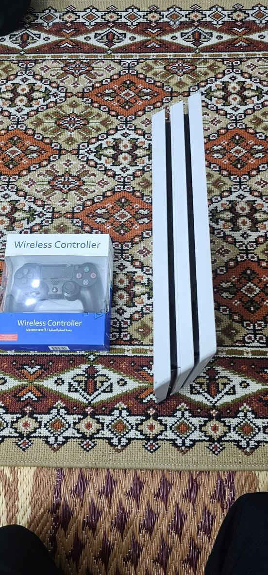 بلي ستيشن 4 برو مهكرذاكرة تيرا نظام ٩ يجي ويا 10 العاب حسب الطلب لون ابيض ولون اسود 
+جويستكات بلي 4 مفرد وجمله ابيع
وعندي توصيل لكل المحافظات


**إذا كنت صاحب هذا الإعلان وتريد حذفه لأي سبب، رجاءا أرسل رسالة إلى الدعم الفني**