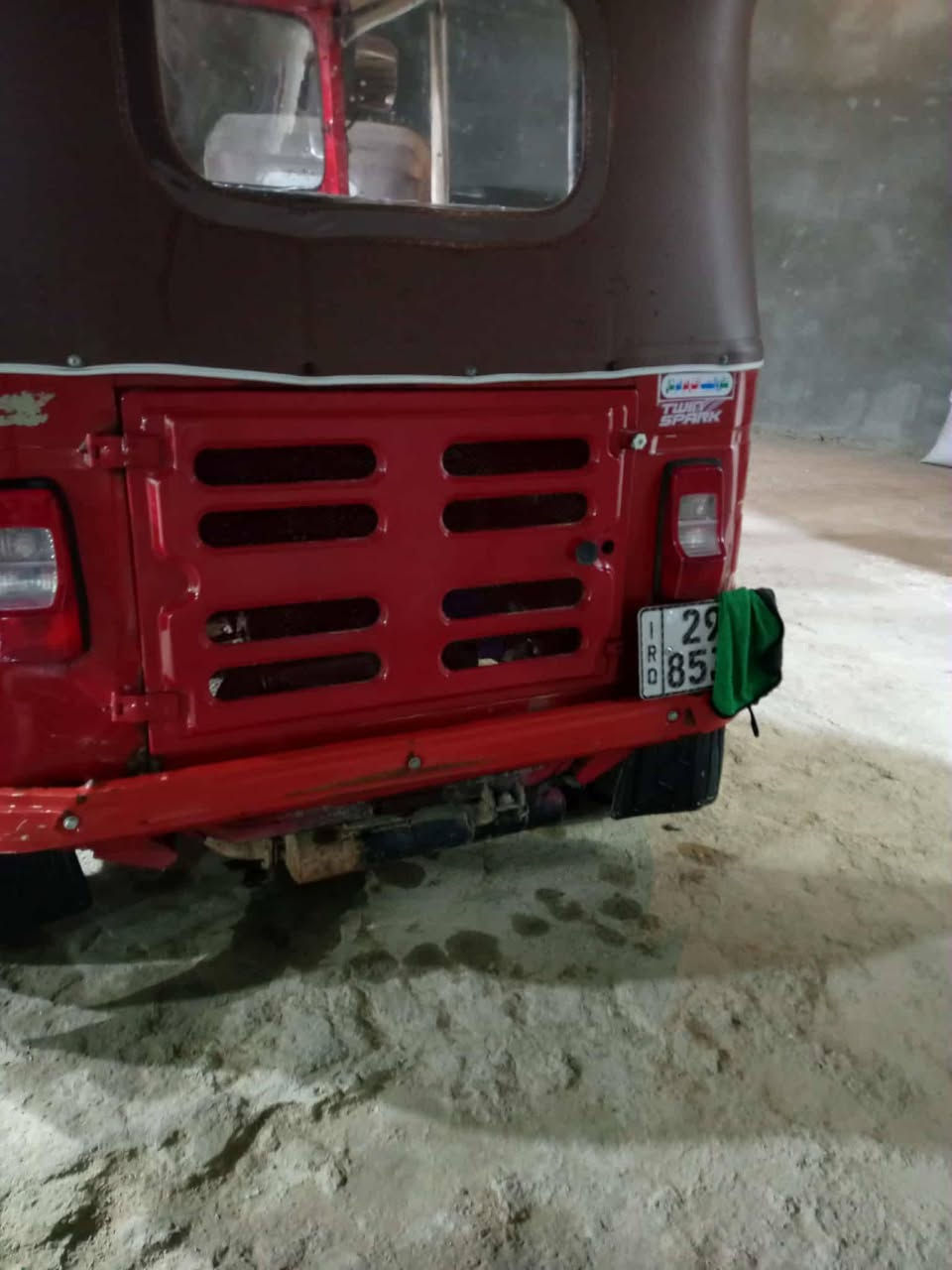 سلام عليكم تكتك 18 رقم رقم واسط لوحات طالعه تحويل ثاني يوم تكتك ما ناقصها شي ابد من ايدك لشارع  ***********
