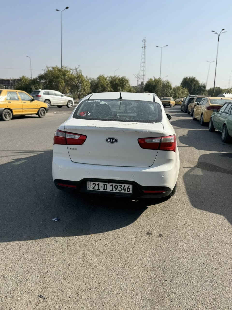 سلام عليكم  كيا ريو موديل 2012 خليجي للبيع او مراوس حسب القناعه
السياره جاهزه مابيها اي نقص رقم سليمانيه دولي الجديد السياره جاهزه من كلشي كهربائي كلها شغاله محرك 1600 المرغوب اقتصاديه كلش بل صرف بل اضافه مري شفط لد داخلي متغير +لد دعاميه  تبريد حداديه كلها جاهزه منضومت زنون بلوجكتر + الايت + بكلايتات لد مو العادي بيها صبغ نص الصندوك بدون دواخل حساسات خلفيه السعر 10500شده وخمسه العنوان بغداد الكراده رقم ***********
