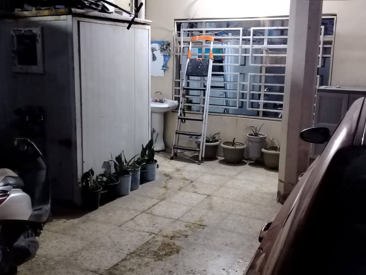 يا الله السلام عليكم بيت للبيع مساحه ١٤٠ متر طابقين بناء طابوك ٣ غرفه نوم استقبال ومطبخ وخدمات وكراج عنوان بغداد منطقة الدوره أبو أجير شارع الزيتون تفاصيل أكثر تصال على رقم *********** ابو وليد الحسني
