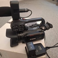 كانون XA11 • زووم ٢٠× • مدخل XLR