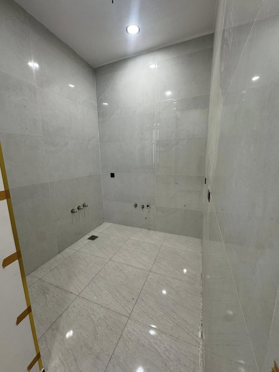 شقة ملك صرف طابو
طابق ارضي 

مساحة الشقة 65 متر

تحتوي على 

غرفة نوم + صالة + خدمات + منور 

الموقع 📍

الاعظمية 📍

خلف كلية  ابن الهيثم 📍

(السعر 100 مليون )

بحالة الاستثمار تؤجر(  500 الف )

للاستفسار ☎️

📞***********
