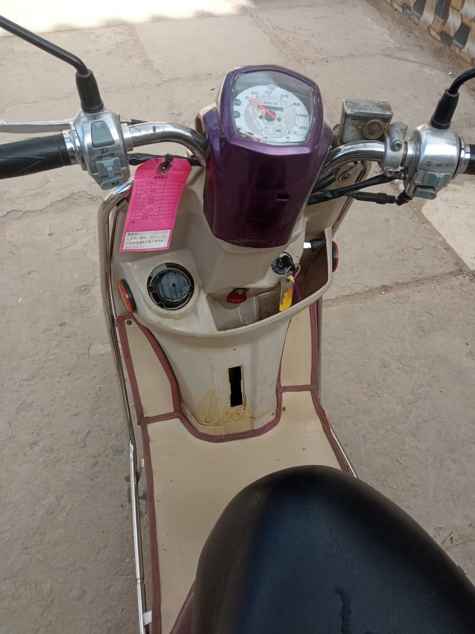 سلام عليكم دراجه ماكس بوليسي كابريتر للبيع السعر 700 وبيه مجال بسيط ديوانيه مركز رقم ***********
