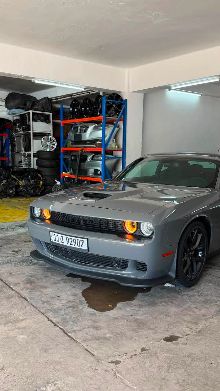 السلام عليكم  للبيع فقط 
دودج جالنجر جيتي2023GT 
قطعتين صبغ فقط بنيد  جاملغ 🔥 
مكينة 6 سلندر 3600 
لون مميز اسمنتي 🩶
فوول مواصفات
عده فتحه 🔥
ماشية 24 الف كيلو 
السعر180💵 قابل للتفاوض
سستم سماعات الباين 🔈
حساسات خلفية
مري جانبية هيترات
شاشة جبيرة كار بلاي 
نظام سبورت ✈️
منظومة زينون اصلية 
وباقي المواصفات المعروفة 
السيارة عليها سيرفس ادامة كاملة
وجاهزة وبدون نقص 
مكان السيارة بغداد البياع 
***********وتساب او اتصال
