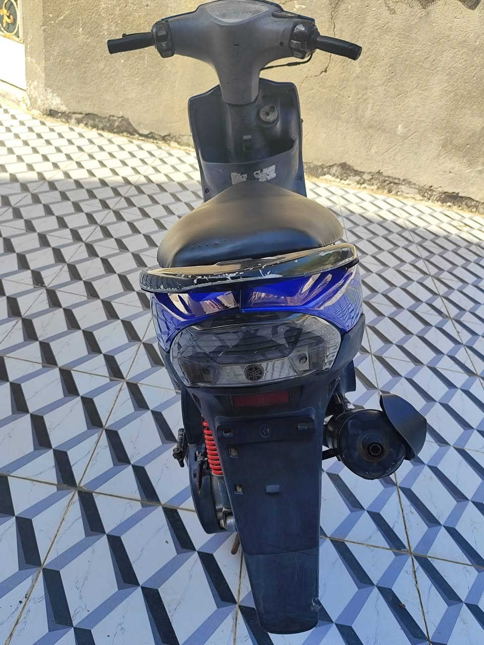 السلام عليكم دراجه ماكس عدله للبيع المكينه ما مفتوحه بس بيهه خيط دخانه كهربائيات كلهه شغاله المكان حله طهمازيه الرقم *********** السعر 500
