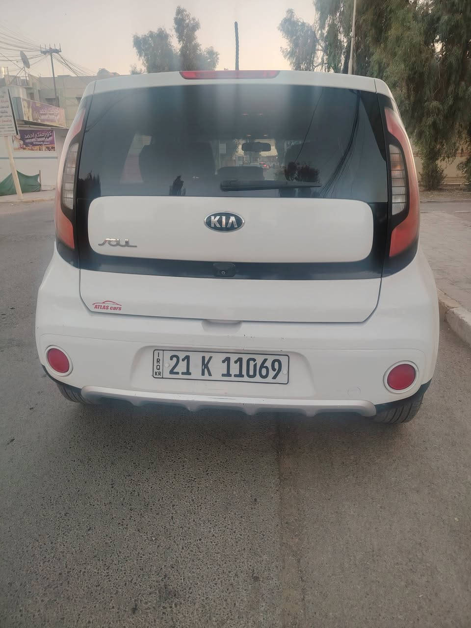 السلام عليكم سياره كيا صول للبيع موديل ٢٠١٨ ابيض بها جاملخ امامي سايق وسكن مع بونيد صبغ مع شبر بلباب سكن صبخ ومكينه مفتوح حجم ٢٠  سعره ١١٥ وبها مجال اتصال برقم *********** رقم سياره سليمانيه
