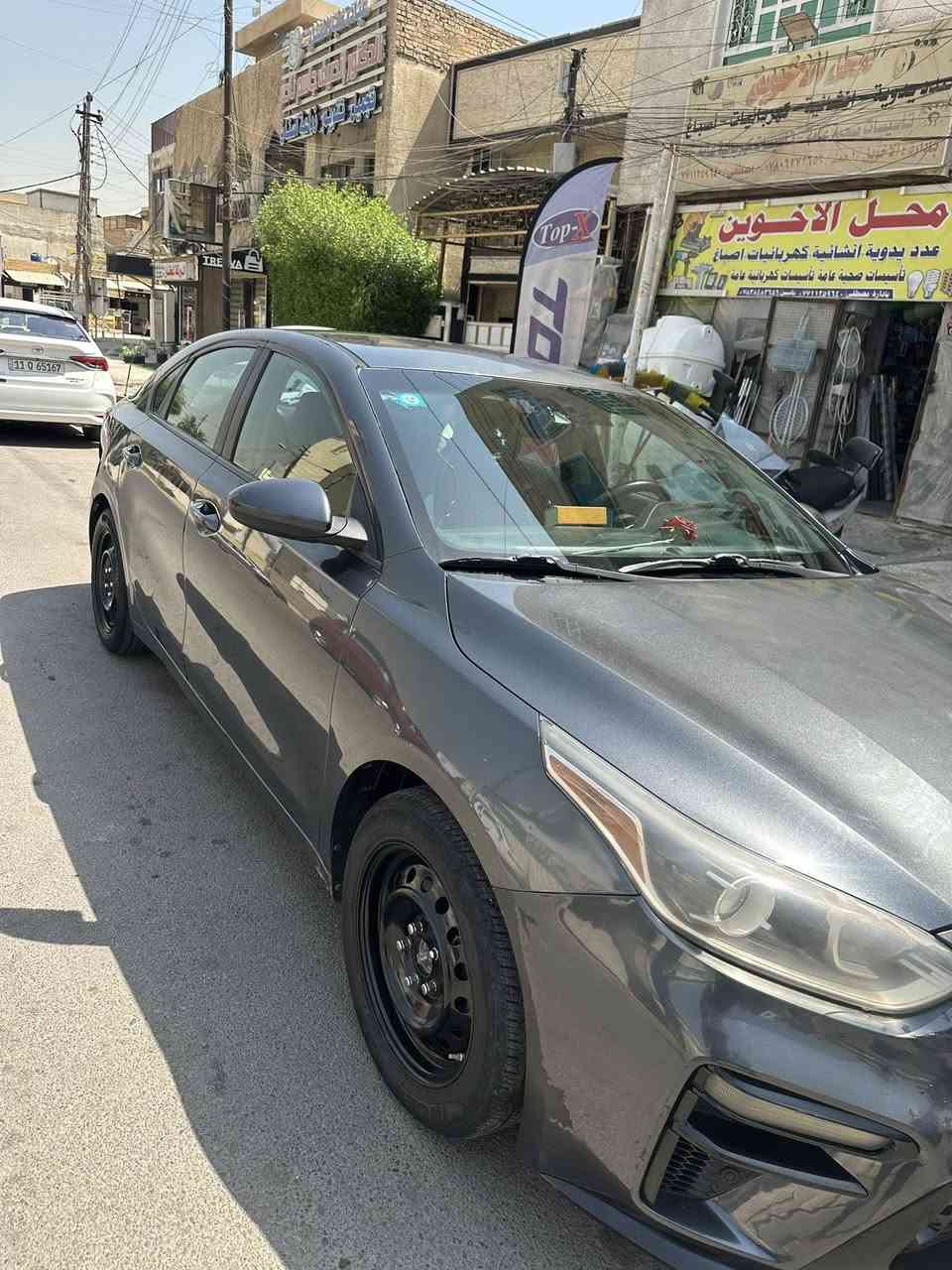 السلام عليكم
للبيع 
 
كيا فورتي 2019 
فئة fE
ماشيه 109 mi
نص فول 
تحكمات ستيرن
مثبت سرعه
حساس امامي
رادار امامي
محرك 2000 دوش 
گير cvt مع (منظومة تبريد للگير)
السياره بيها رصعات خفيفه وبيها طخطخه بالدوسه الي جوه الباب
السياره خير من الله 
رقم الجديد 
سنويه 2030
تحويل ثاني يوم 
حادثها جنطه ومرجع ع البارد 
مكان السياره / بغداد / البنوك
.
.
.
التواصل واتساب فقط او اتصال . 
***********
