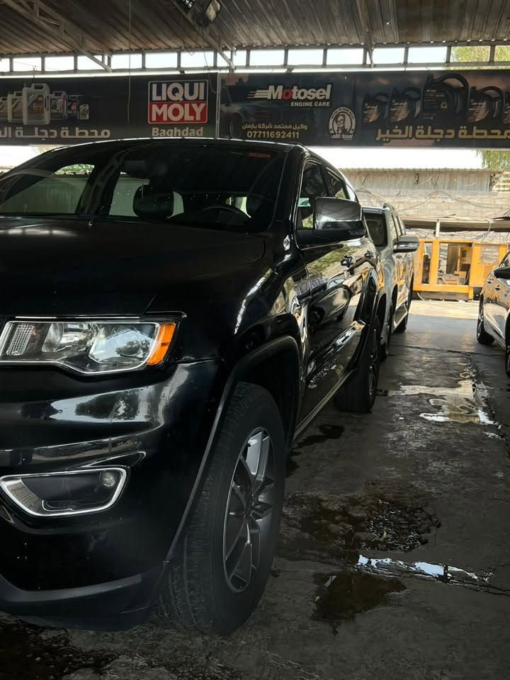 ✅ للبيع جيب جراند شيروكي ليمتد  وارد امريكي 2019 🚗
بسعر جداً مناسب مواصفات ليمتد كاملة    💵  
* فول مواصفات مكينه وكير مكفولات كفالة عامة من الداخل🥇
* ماشية : ١٢٢ كم 
* فتحة سقف
* مقاعد جلد لون اسود كهربائية + تدفئه💺
* ⁠ويل 20 مع تخم تاير جديد 🛞
* شحن لاسلكي🔋
* رادارات جانبية📡
* كاميرا خلفية📷
* شاشة كبيرة أصلية🖥️
* تبريد ثلاجة ❄️
* صدر أمامي جديد
* ⁠توقف ذاتي 🛑✋🏻
* رقم بغداد الجديد 🔢
* ⁠حادثها قطعتين + بنيد مبدل 
* السيارة نظيفة جداً وجاهزة للاستخدام مكانها بغداد 🏠

السعر المطلوب 💵  195$ وبي مجال للجاد والمشتري 

📍 للاستفسار السريع الاتصال على الرقم
*********** 📞

“السيارة تستحق المشاهدة، والفحص بأي مكان على حساب المشتري الجاد.
