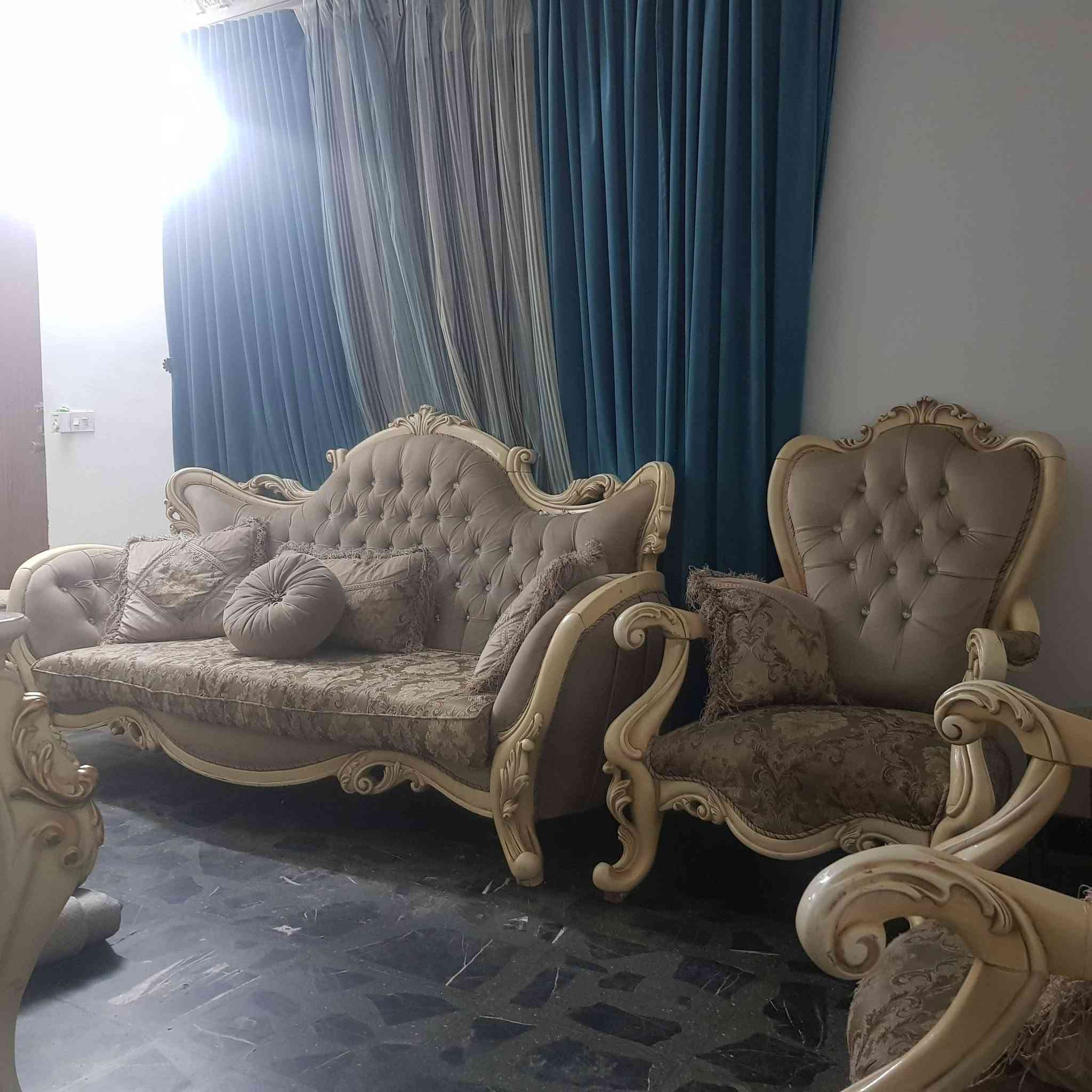 تخم عشر مقاعد مع طبله وسطيه مع ميز طعام و٦ كراسي   سيت كامل للبيع


**إذا كنت صاحب هذا الإعلان وتريد حذفه لأي سبب، رجاءا أرسل رسالة إلى الدعم الفني**