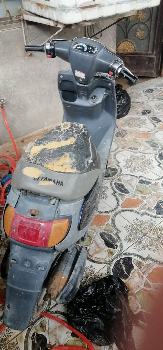 سلام عليكم دراجه للبيع تكطع رايدلها كابريته مكينه شغاله مابيها اي خلل دراجه طافيه تجي تحمل واتروح با 100  كنطره سلام *********** ابيع كوم حديد المو شراي لا يخابر
