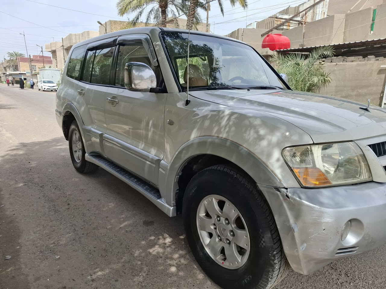 سلام عليكم
ميتسوبيشي باجيرو ٢٠٠٦
السياره خليجي
 السياره بيه صبغ نص الباب مال السايق وباب الجنطه
رقم اربيل باسمي تحويل ثاني يوم 
سبعه راكب 
تبريد تلث قطع 
كير مكينه مكفولات 
مكينه 3500
ماشية 227الف 
السياره جديده جدا كير مكينه تبريد حداديه تخم تاير كله جاهزه مكان السياره بغداد 
السعر85ورقة وبيه مجال بسيط
رقم الهاتف ***********
