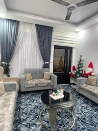 عدي هذا التخم ٨ مقاعد سعره ١٠٠ وبي مجال بسيط ٠٧٧٣٤١٨٩٣٧٢