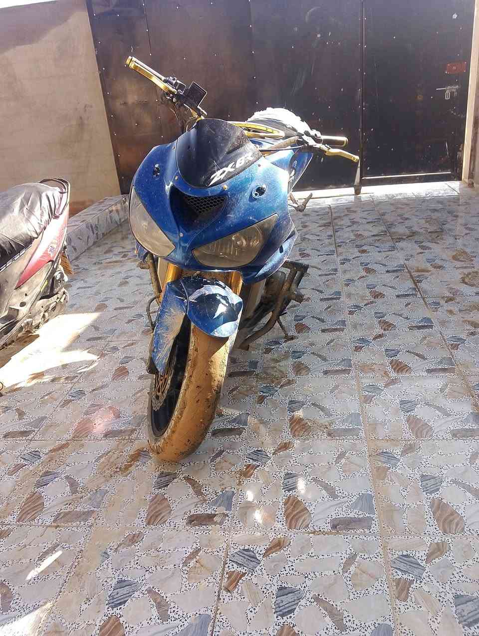 سلام عليكم شباب عندي هاي دراجه  لبيع كوسكي 2006 اوراق كامله مدفوع كمرك    دراجه خيره من الله نشاط اوه شلعه تشك اكاع   سعر دراجه 18 ورقه اوه بيه مجال لشراي. توصل على هذه ارقم ***********
