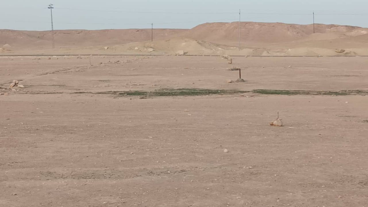 قطعة ارض للبيع. 
في بروانة الشيخ محمد. 
قريبة على شارع بروانة _بيجي. 
وقريبة على معمل البلوك والمدرسة الصينية. 
.المساحة الكلية 300م. 
ركن على شارعين. 
وقريبة على الخدمات. 
موقع ممتاز. كما موضح في المخطط ادناه. 
السعر المطلوب 13مليون وبيها مجال قليل. 
ملاحضة: القطعة تباع بلاقصاد يدفع نصف المبلغ والباقي اقصاد اذا حصل اتفاق 

https://maps.app.goo.gl/tReye6dAuj39NtPu7
عنوان المكتب📍 الانبار قضاء حديثة سوق الحي العسكري قرب اسواق ابو حسين 
أ.استاذ هشام حسين ابو احمد ***********واتساب ***********
رائد المعاضيدي***********
