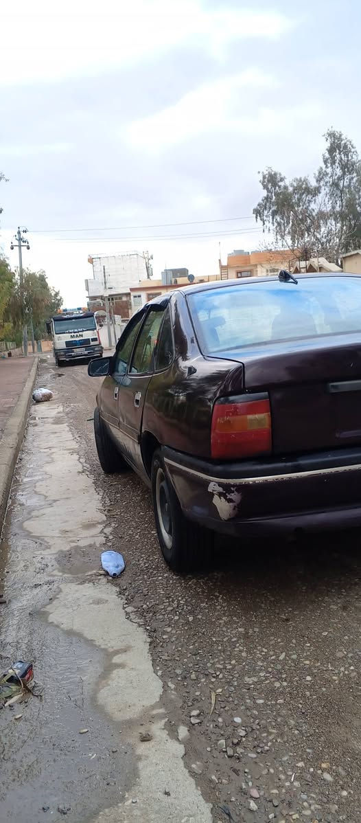 سەرەتا سڵاوو بەناوی خوای گەوڕە
ئۆپڵ ڤکترایا 1991 
مەکینە 20
سەنەوێ و وەکاڵەێە بەشەرەتی ئەوەڵیات 
بێ ڵیدراوی
بی دەعم
سەیارەیەکی تابیڵی پاک ۆ پوختەێە
ڵایت زینون
دەبڵ دەشبووڵ
واتا میل و کیڵۆمەتر
گیرو بەشەرت
مەکینەی کەمێک دووکەڵ ئهکات 
تایەی خراپ نیە
چوار سەماعەی باشوو سیدی باشی ڵەسەرە
سعری 13 مەعامەڵەەکی برایانە
مشتەری نی سەرم مەهیشینە
***********
