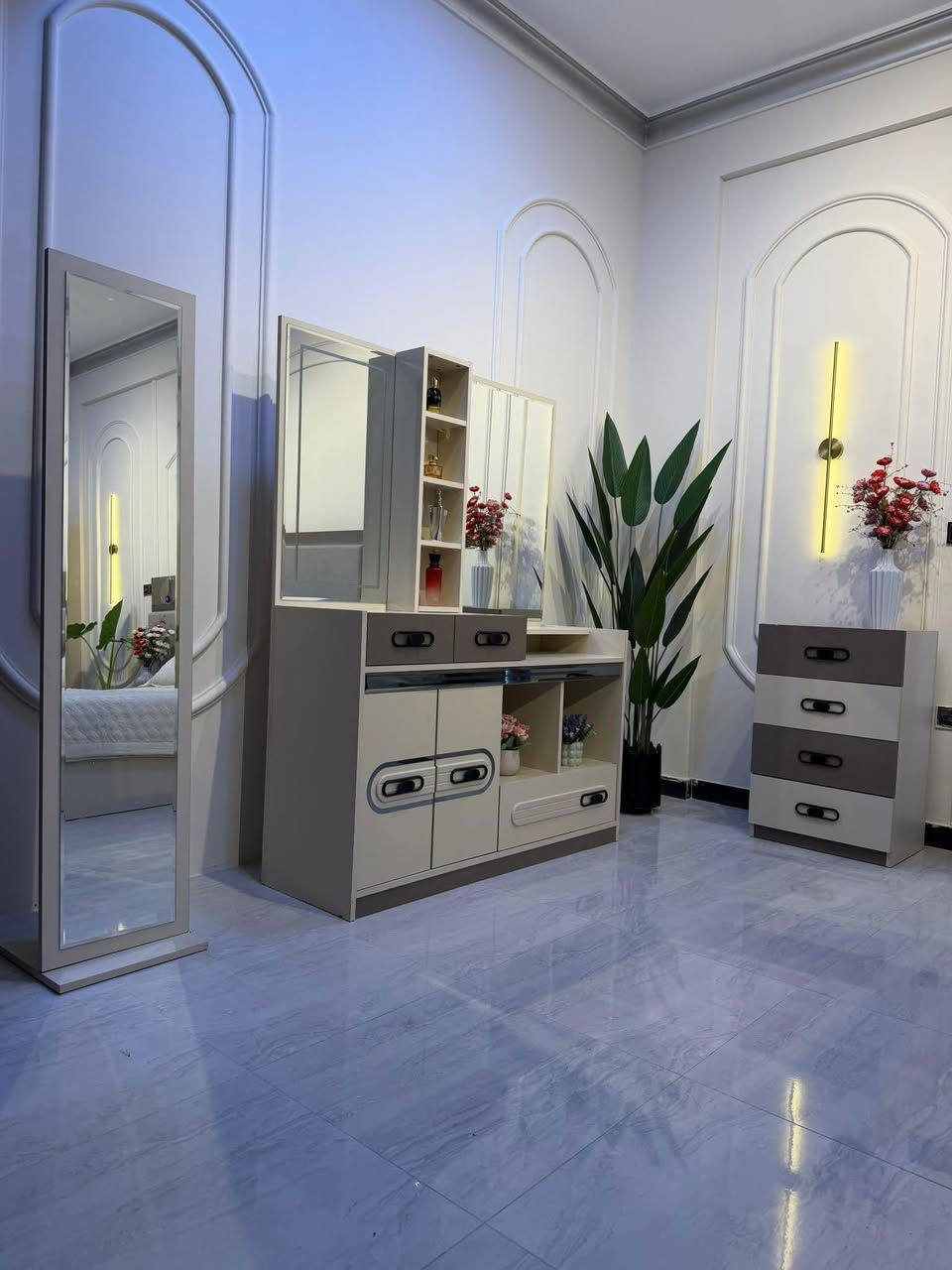 ✨🏡 جمعية التراث للأثاث 🏡✨

🔥 وصل حديثاً موديل (ريال) الأصلي – 10 قطع 🔥

💰 السعر نقداً: 1,950,000 دينار
💳 السعر بالأقساط: 2,500,000 دينار
📅 القسط الشهري: 140 ألف دينار فقط

🌟 المواصفات:
✅ 10 قطع كاملة
✅ قياس الكنتور العملاق 335 سم
✅ إنارة مدمجة في السرير
✅ إنارة داخل الكنتور مع مجرات ديكورية
✅ سكك مراحل Telescopic عالية الجودة
✅ ميز تواليت بعرض 135 سم وارتفاع 175 سم
✅ سرير مخزن + شازلون مخزن
✅ قياسات الغرفة بالكامل عملاقة
✅ أبواب ألمنيوم مقاومة للكسر
✅ تقاطيع وتصميم مميز للكنتور يمنح الغرفة مظهراً فاخراً وعصرياً

🚚  خدمة النقل والشد مجاناً داخل الرمادي .

📍 العنوان:
الرمادي – التأميم – شارع النخيل – مقابل محطة النخيل.

📞 للاستفسار والحجز:
***********
