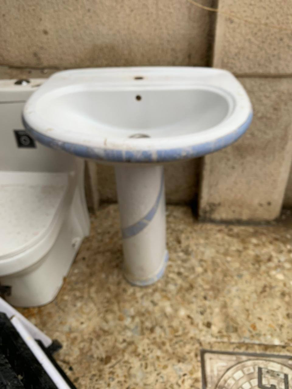 السلام عليكم ورحمه الله وبركاته
متاح مغاسل كامله على 20 الف القطعة 
والسخان على 25 الف 
المكان بغداد الاتصال على الرقم ‏‪***********‬‏
الشرط الفحص قبل الاستلام.
