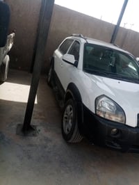 توسان 9 مكينه 200 دوش بيها ضربه اماميه جاملغات والبنيد مصبوغات بدي كور...
