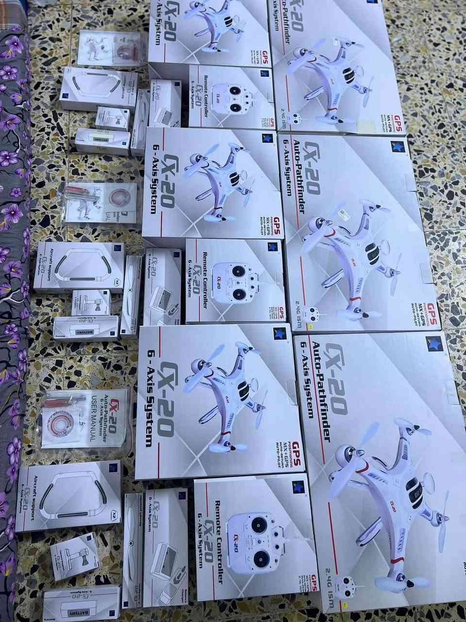 طائرات درون Cx 20عدد3
طائره درون Cheerson CX-20 Auto-Pathfinder مزودة بنظام تحديد المواقع (GPS).تتميز بنظام 6 محاور (6-Axis System) لضمان الثبات أثناء الطيران.تتضمن ميزات أمان مثل العودة التلقائية إلى نقطة الانطلاق (Auto-Return).المدى التقريبي للتحكم يبلغ 300 متر ويعتمد على ظروف البيئة المحيطة.
رقم التواصل ***********
