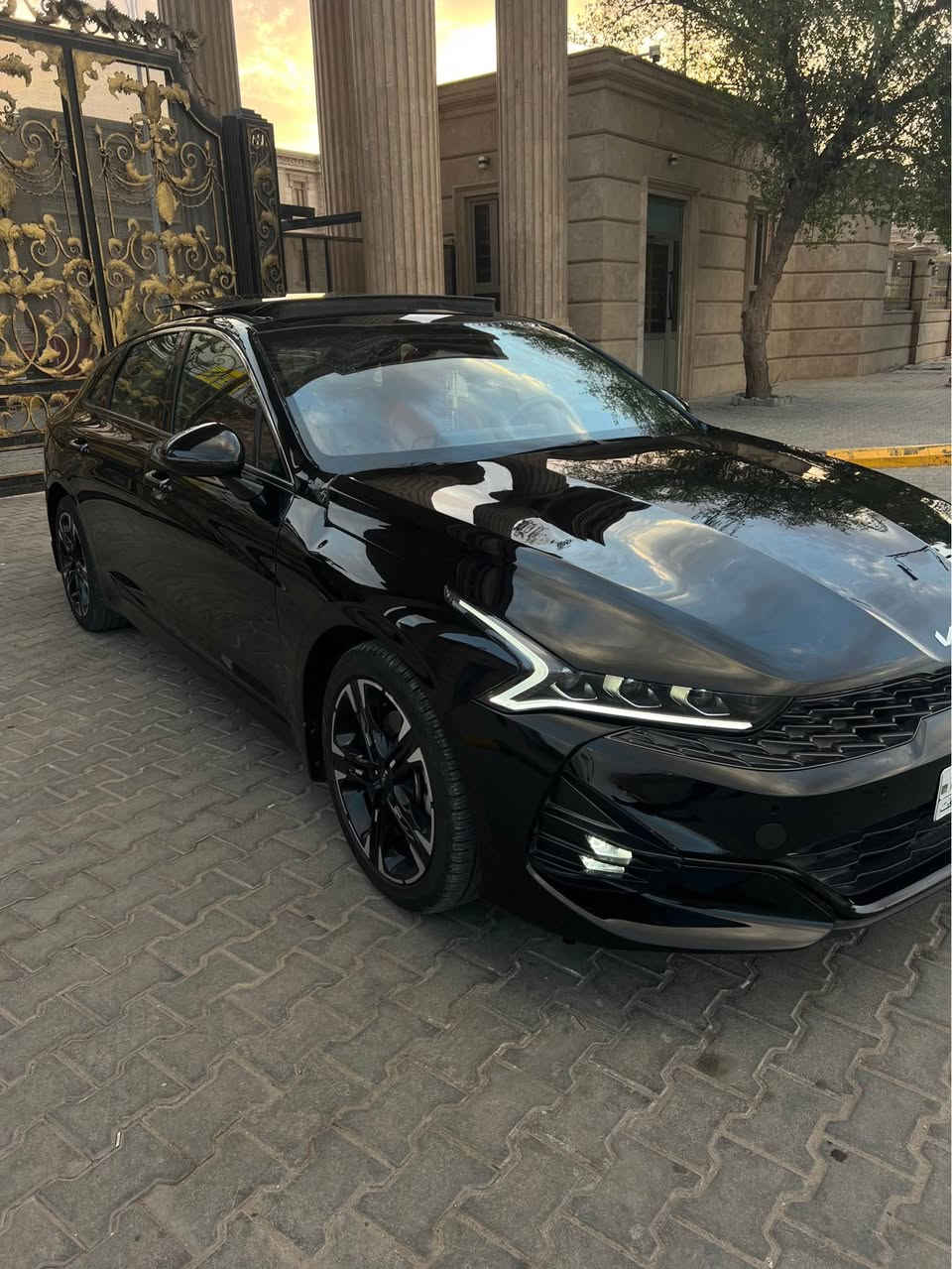 السلام عليكم 

للبيع  
‏Kia k5 gt-line
 2023 
داخل احمر جلد 
الحادث جاملغ + بنيد 
صور الحادث والسونار مرفق بلمنشور 
ملاحظة - خشم الشاصي تعديل خفيف سحب فقط+ اللغد طخه خفيفه 

 الرقم بصرة حرة بسمي 
المواصفات:

1-  بانوراما 
2-بصمة ابواب وتشغيل عن بعد 
3-تحكم استيرن كامل 
4- كشن السايق كهرباء
5-كراسي جلد
وختم شعار GTline
6-رادار امامي + خلفي
 (توقف خلفي ذاتي) 
7- شاشه كبيرة كار بلي( بلوتوث ، USB  AUX ) 
8- تو ويل
9- حجم المحرك 1600 توربو
10- رادار امامي + خلفي
11- لد نهاري
‏12 -انظمه قيادة
13-ويل كب ١٨
14- شاشه عرض اعطال بالدشبول
15- كروز سرعه ذكي  ( مثبت سرعه )
16- اشاير مريء 
17-سايد بريك كهربائي 
‏18- GPS الخرائط
19- نظام النقطه العمياء
20-  صندق كهرباء
21- قيادة ذاتية
22- شاحنة واير ليس
23- تحديد مسار 
25-- مخارج شحن أمامي و 2خلفي
26-- رادار جانبي + امامي + خلفي
27- تو ويل 
28- ماشية  61 كم الف مايل 
29-كشنات تدفئه 
30-ستيرن تدفئه 
فول مواصفات للأخير
للاتصال فقط  :- ***********
موقع السيارة البصرة المعقل 
السعر 188 ورقة  وبيه مجال البصرة, العراق
