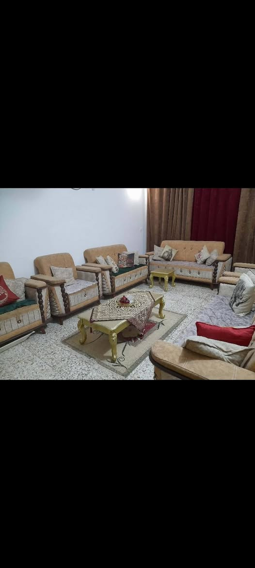 السلام عليكم تخم للبيع ٥ قطع ١٠ نفرات كما موضح بالصور *********** حي الفرات مع طبلات شراي تعال خاص او اتصل
