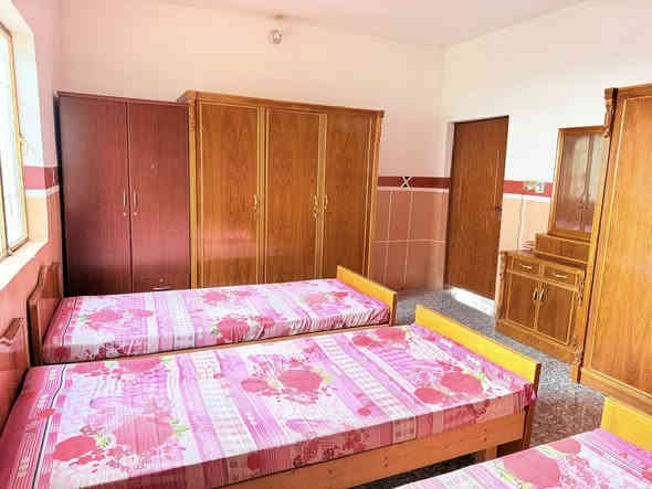 السلام عليكم 

يوجد اثاث مستعمل نضيف جدا للبيع بسعر مناسب المكان بابل جبلة يتكون من كنتور ٣ ابواب عدد ٢ وميز تواليت عدد ١ وجرابي نفر عدد ٣ كل المعروض صاج تسكام درجة اولى صار اقل من سنة من سگمناهن وهسة صارت نيتنا نبيعهن بسبب حاجتنا لافراغ هذه الغرفة لاستغلالها بمجال ثاني السعر المطلوب لكل الاثاث مليون وبي مجال بسيط علما انه كلفني تسكام مليون ونص من يرغب بالشراء الاتصال بالرقم ***********
