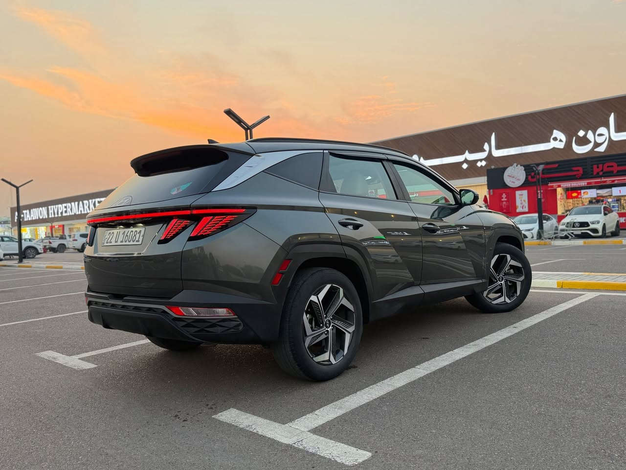 توسان 2023 ( بدون ايرباك ) فول مواصفات
جديدة جدا وع وضع الشركة نظافة ١٠٠٪؜
ماشية 28 فقط 

دخول وترقيم جديد بأسمي 
‎محرك كير كهربائيات صدر كلها بلاد و١٠٠٪؜

بدون ايرباك بدون تبديل بدون بارد 
حادثها جدا خفيف وموضح بالصور بالدعامية واي شي ورى الدعامية بلادي وماملعوب بي راديترات رادار وكل التفاصيل بمكانها والسيارة بدون اي دواخل ودواخلها مكفولة حتى من الرصعة وحتى البدنة بمكانها بيها رصعة بمقدمة البنيد ومصبوغ ع كدها يعني ربع قطعة صبغ فقط والباقي مكفول
 
الكشر لاشخوط لارصعات والداخل جديد 
محرك ٢٥٠٠ - داخل لون ابيض ( المرغوب )

فتحة ( سلايد ) - كشنات جلد  - رادارت 360 (امامي خلفي جانبي) - شاشة العدادات الكترونية (ديجتال) - تشغيل عن بعد - نقاط عمياء - شاحن وايرلس لاسلكي - صندوق كهرباء - تحديد مسار - تدفئة كشنات  - كشن كهرباء - اشاير بالمري - بصمة تشغيل وابواب - دخول ذكي  - نظام ترحيب - اوتو هولد - اوتو ستوب  - قيادة ذاتيه  - مثبت سرعة - توقف ذاتي امامي خلفي  (مانع التصادم )  -   تحكم ستيرن - وبعد بيها هووواي مواصفات 

‎السيارة جديدة بمعنى الكلمة وبالواقع بعد احلى وجاهزة من كل النواحي بدون اي نقص وكل التفاصيل مذكورة بالكامل 

‎‏‎السعر 204 وبيها مجال بسيط

‎‏‎للأستفسار هذا رقمي 
***********
