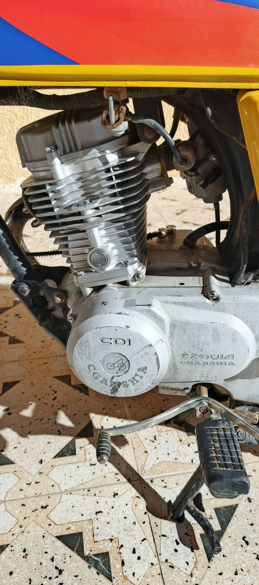 سلام عليكم  دراجه ارشه مديل 18 اوراق اصولي  دراجه نضيفه مثل ما تشوف بعينك   مكينه جارده ومبدل ولفات وبوشه  سعر خاص هاذه رقمي  ***********  لا تراسني خاص ما ارد عليك
