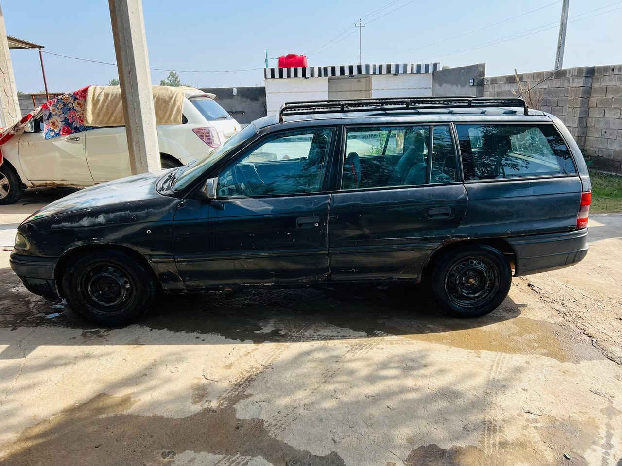 السلام عليكم، للبيع اوبل استرا استيشن رقم بابل تحويل مباشر كير عادي محرك 1600 كير ومحرك وصدر وكهرباءيات وتخم تاير كله جديد سياره جاهزه وجديده مال جناي السعر ٢٥ وبيهه مجال العنوان واسط الزبيديه ***********، *********** بلاديه
