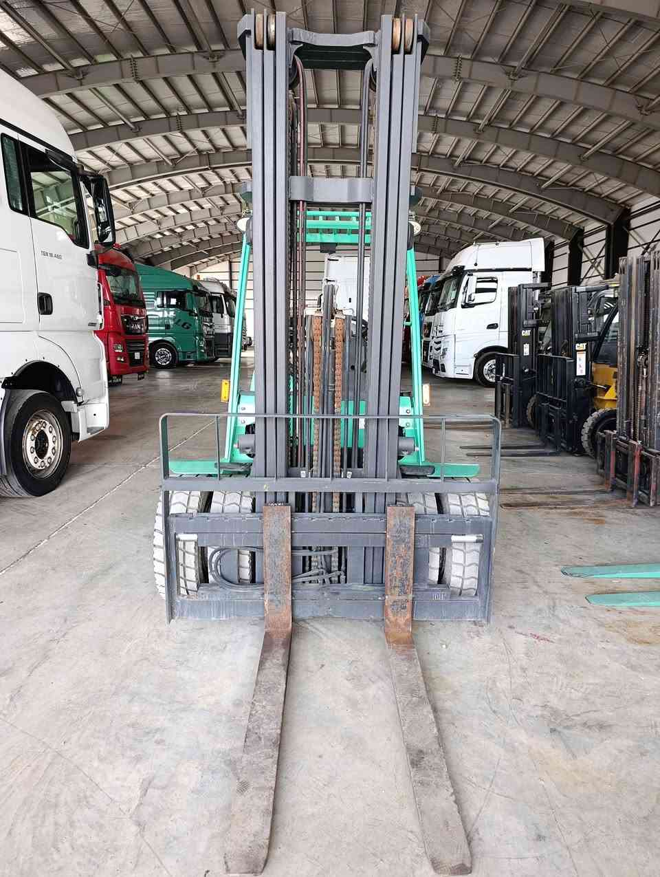 بيش الرافيعات الشوكية 
عالم الرافعات في العراق میسبوشي 2012
 حجم  3 طن و نص مستخدم أوربا فقط
 دخول جديد  جب عالي 3 قطع 3 حركات
 ارتفاع الجب  6.5  مترات    محرك s4s  ديزل  آوراق منفيس مؤقت مشتغله قليل
 شوكيه مكفول كفاله عامە   اتصل بنا لمعرفة السعر
 ***********  ابو ڤاران
 او مراسله واتساب  يوجد توصيل 🚚 الى جميع المحافظات @جميع
