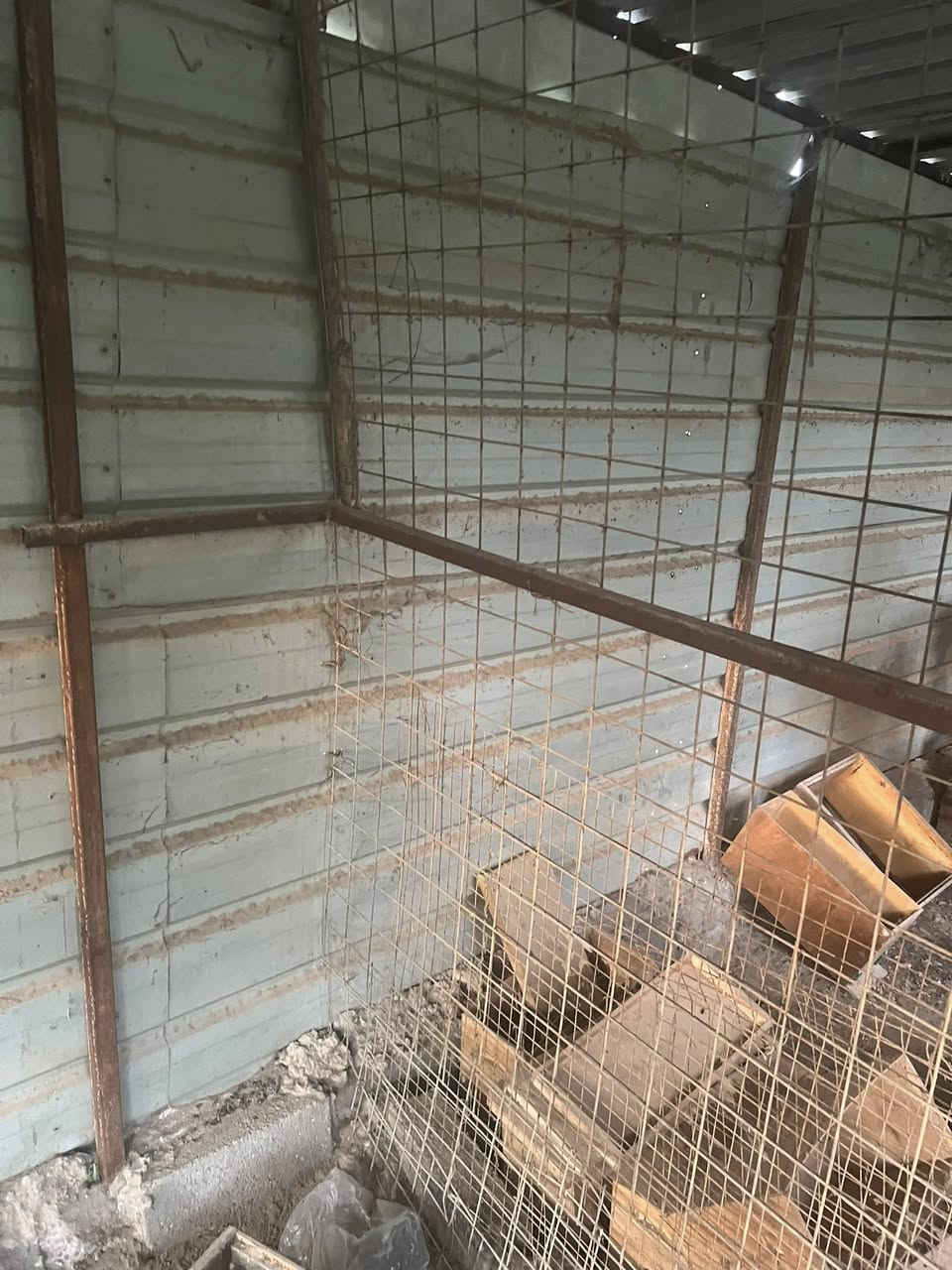 للبيع أقفاص عدد30قفص عباره عن چينكو وحديد وبي آر سي وبوري مربع فقط جمله البيع شلع ***********
***********
