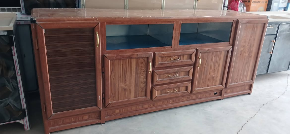 بوفيه المنيوم حطاطه مستخدمه نظافه فول قياس مترين ونص / العنوان بيجي شارع المصرف مقابل مدرسة الفضيله للبنات /للاستفسار /*********** /***********
