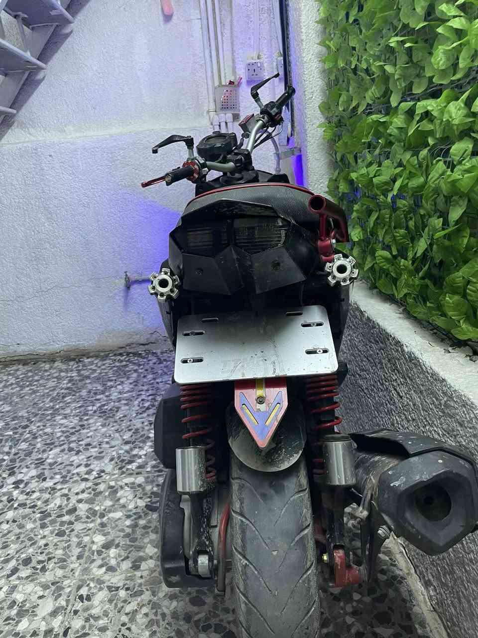 دراجه جبلي للبيع دراجه تخبل شلعه ومعدل دراجه شغاله بيهه زنون ابيض سعره 850 وبيهه مجال حك جيه رقم ***********
